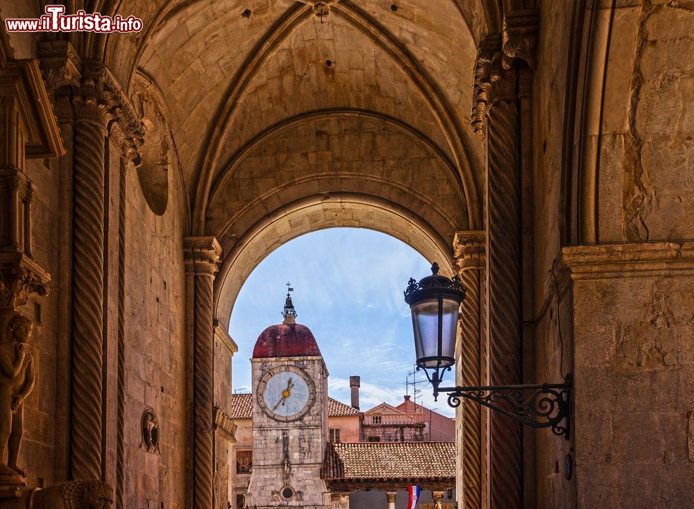 Immagine Architettura della torre di Trogir, Croazia.