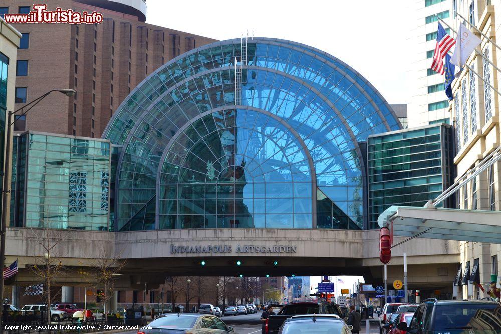 Immagine Architettura dell'Indianapolis Artsgarden al Circle Centre Mall, Indiana (USA) - © jessicakirshcreative / Shutterstock.com