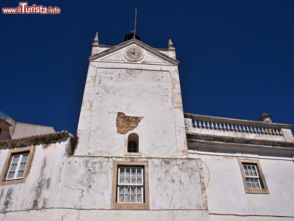 Immagine Architettura di una chiesa nella cittadina di Odemira, Portogallo.