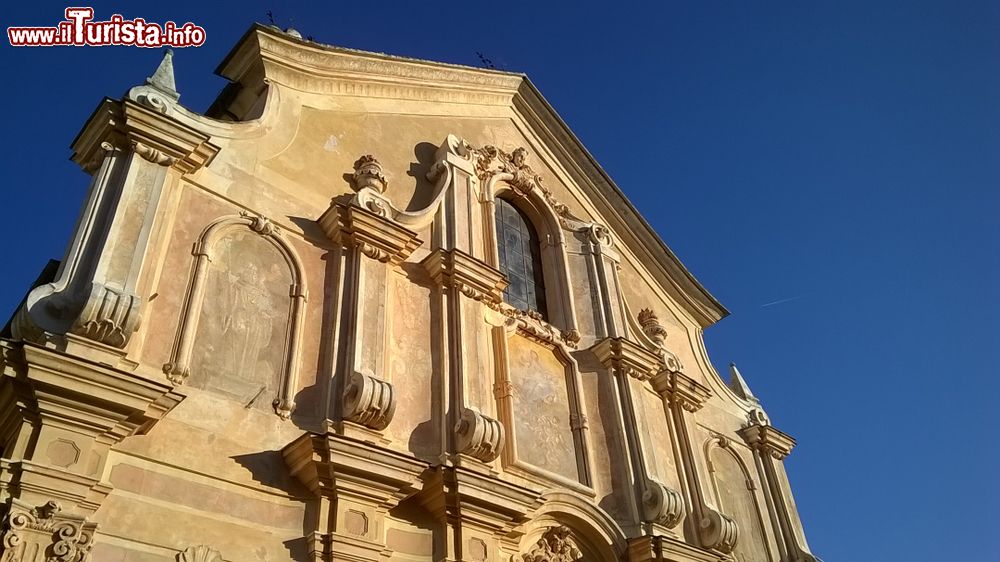 Immagine Architettura di un'antica chiesa nel centro storico di Finale Ligure (Liguria).