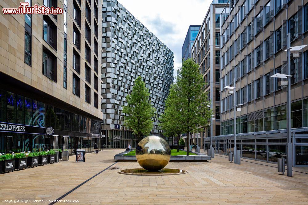 Immagine L'architettura moderna di St Paul's Place a Sheffield, Yorkshire, Inghilterra - © Nigel Jarvis / Shutterstock.com