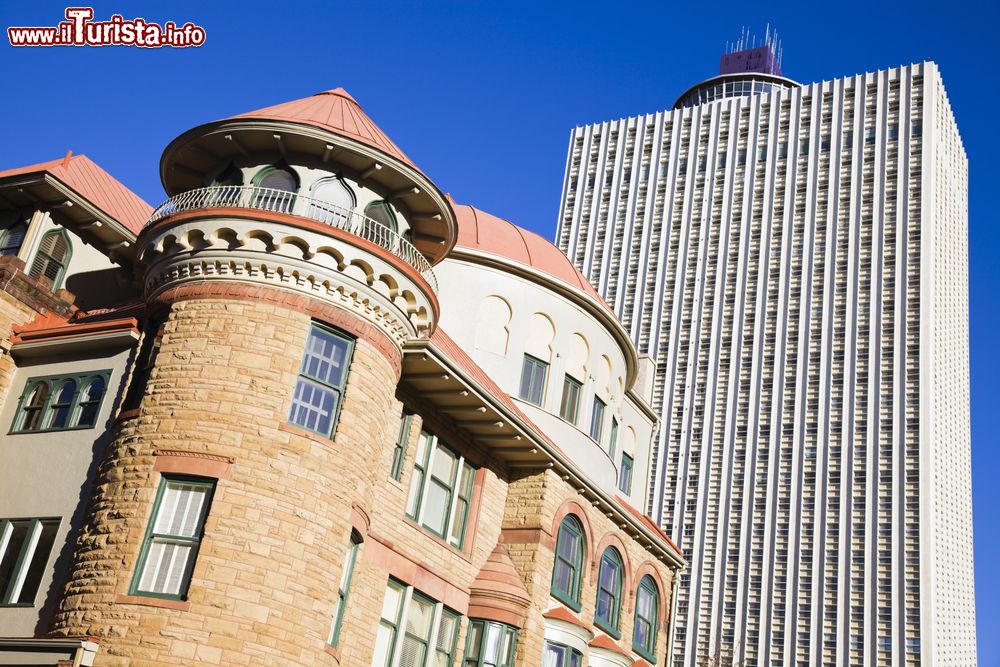 Immagine Architettura moderna e antica nel centro di Memphis, Tennessee (USA).