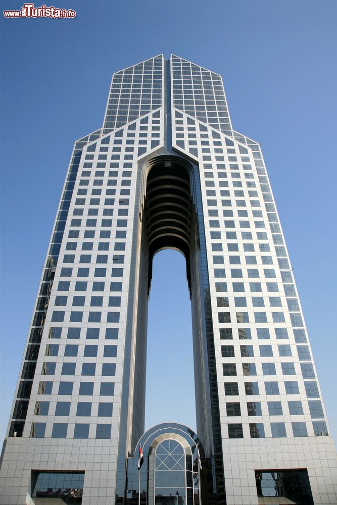 Immagine Architettura moderna per un hotel della città di Dubai, UAE.