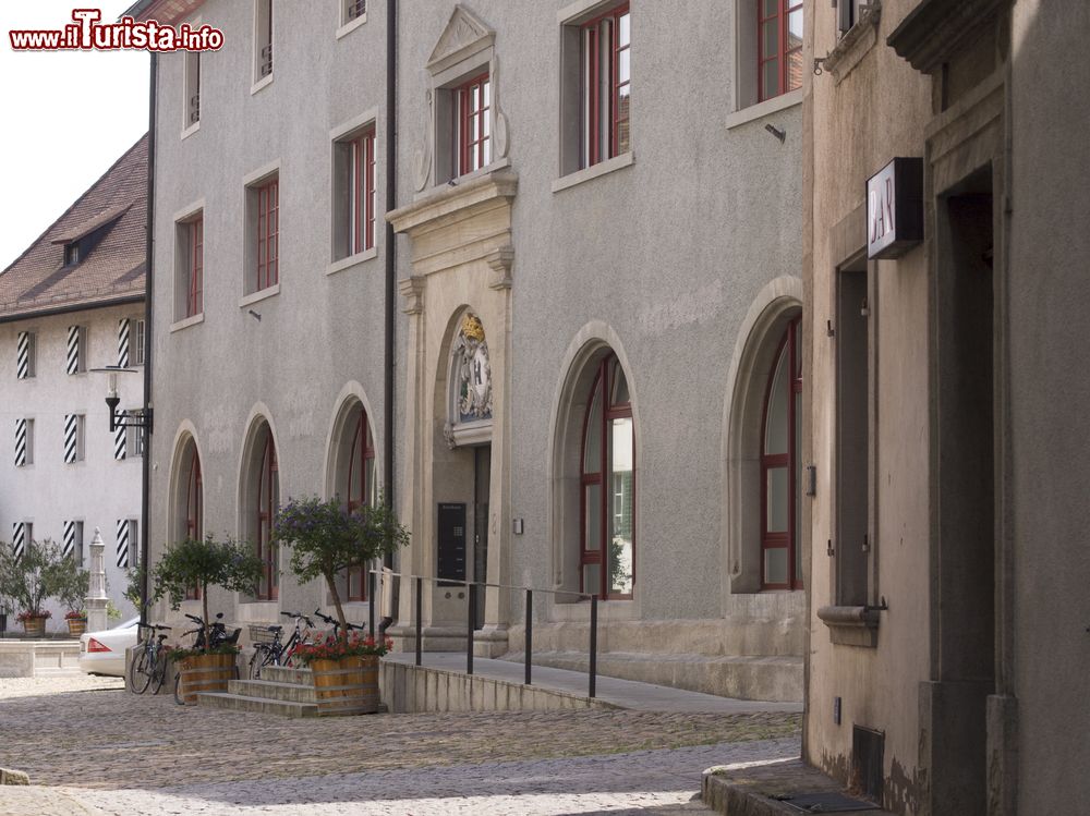 Immagine Architettura nel centro storico di Brugg nei pressi di Zurigo, Svizzera, in estate.