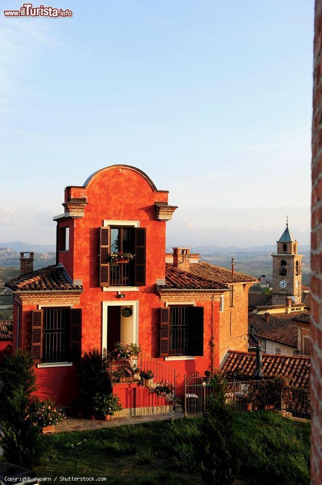 Immagine Architettura nella cittadina di Agliano Terme in Piemonte - © vyparn / Shutterstock.com