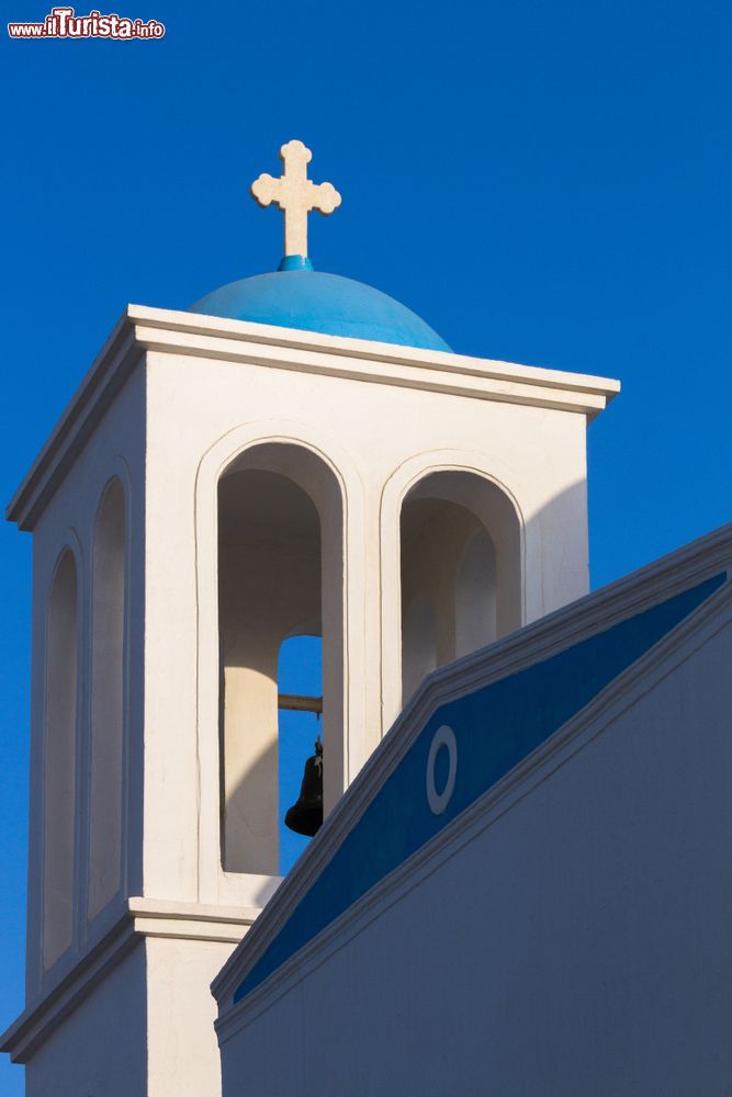 Immagine Architettura religiosa nel centro storico di un villaggio di Schinoussa, isola delle Piccole Cicladi (Grecia).