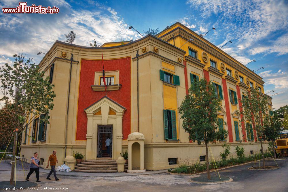 Immagine Architettura tradizionale nel centro di Tirana, capitale dell'Albania - © Pit Stock / Shutterstock.com