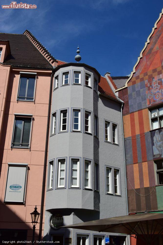 Immagine Architettura tradizionale nella città di Augusta, Germania. Con oltre 300 mila abitanti, è la terza cittadina più popolosa della Baviera dopo Monaco e Norimberga - © photo20ast / Shutterstock.com