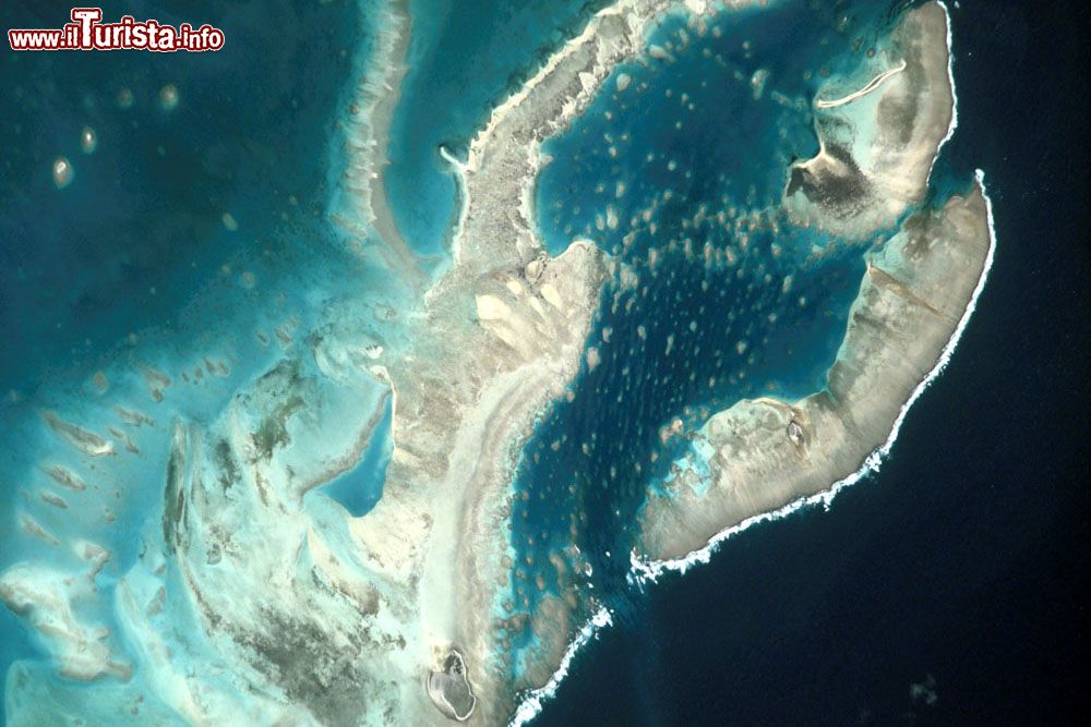 Immagine L'Arcipelago delle isole Cargados (territorio di Mauritius) fotografato dalla Stazione Spaziale Internazionale (ISS) da circa 400 km di altezza - © NASA - Wikipedia