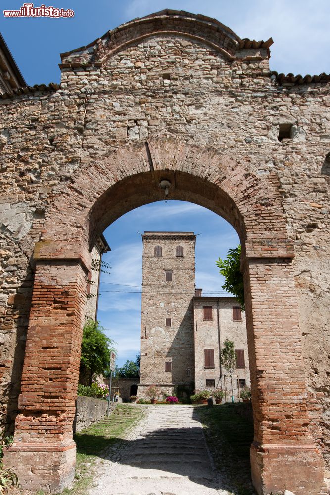 Immagine Arco d'accesso al Castello di Montegibbio a Sassuolo di Modena