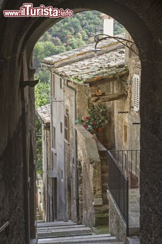 Immagine Arco e scorcio del borgo di Scanno in Abruzzo - © Eder / Shutterstock.com