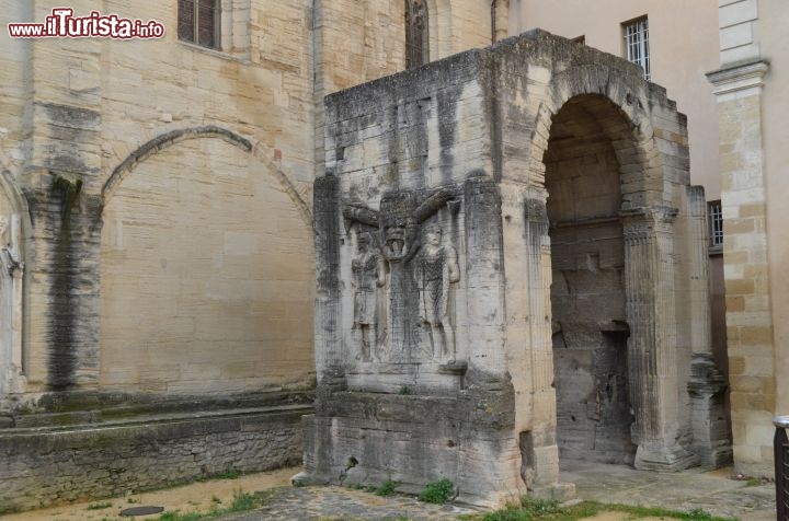Immagine Il piccolo Arco romano nel centro storico di Carpentras, Francia.