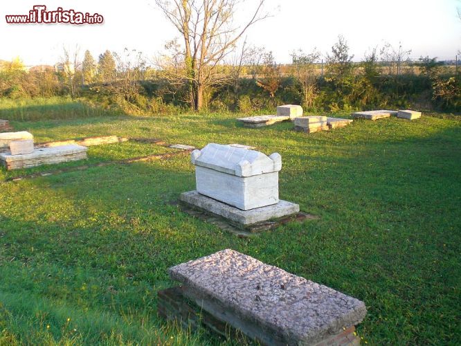 Immagine L'Area archeologica di Voghenza, una delle frazioni del comune di Voghiera ospita un sito sepolcrale monumentale