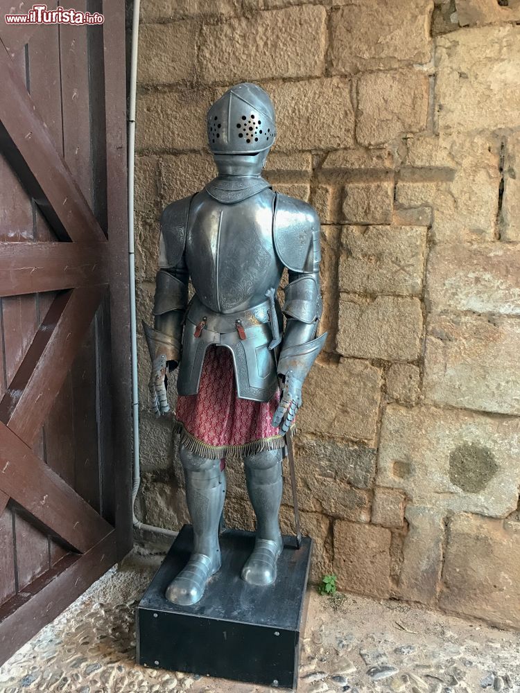 Immagine Armatura all'ingresso del castello di Santa Catalina, Andalusia, Spagna. Il "castillo" venne costruito nel corso del XIII° secolo durante l'occupazione dei mori e venne fondato su una formazione rocciosa di oltre 800 metri di altezza.