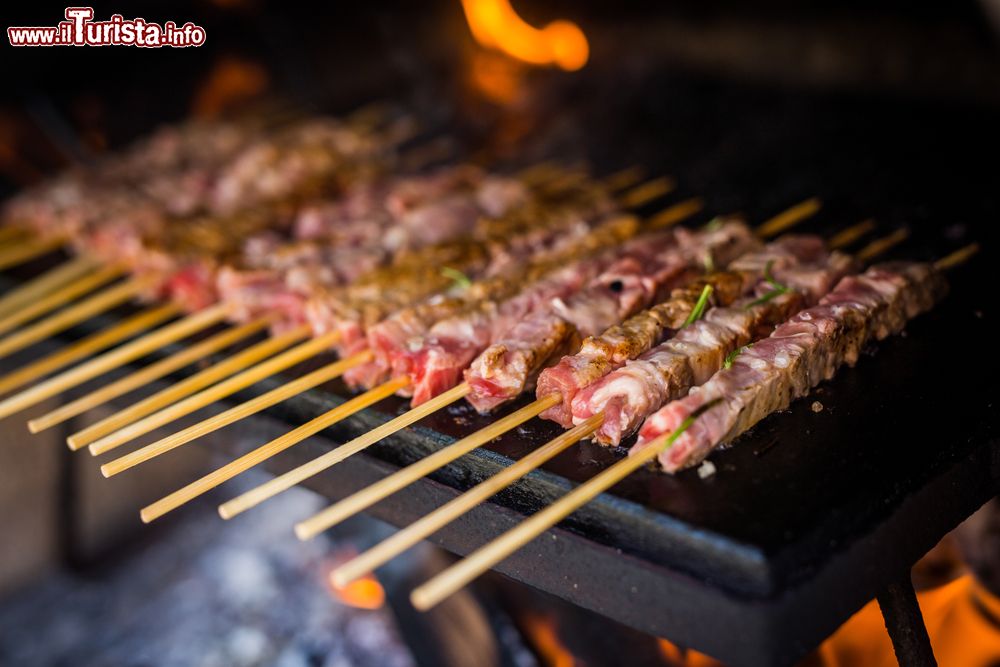 Immagine Arrosticini alla Panarda durante la manifestazione delle Rajche di Subiaco nel Lazio