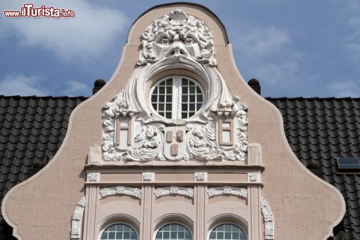 Immagine Art nouveau a Hameln, Germania. La bella decorazione in stile art nouveau in un edificio del centro storico cittadino - © Bildagentur Zoonar GmbH / Shutterstock.com