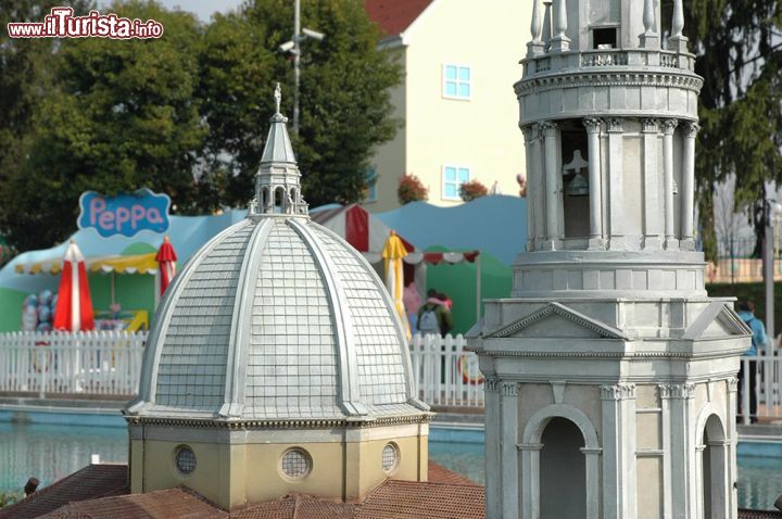 Immagine Due attrazioni di Leolandia, l'Italia in miniatura di "Minitalia" e "il Mondo di Peppa Pig".