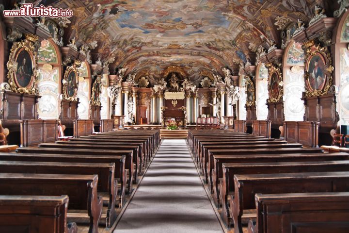 Immagine Aula Leopoldina a Wroclaw, Polonia - Costruita fra il 1731 e il 173, l'Aula Leopoldina costituisce il più grande interno barocco di tutta la Polonia oltre che l'unico perfettamente conservato nell'antica Accademia Gesuita. E' così chiamata in onore dell'imperatore Leopoldo I° d'Asburgo, fondatore dell'Università: oggi viene utilizzata per importanti cerimonie oltre che come sala da concerto per via della sua perfetta acustica © Deymos.HR / Shutterstock.com