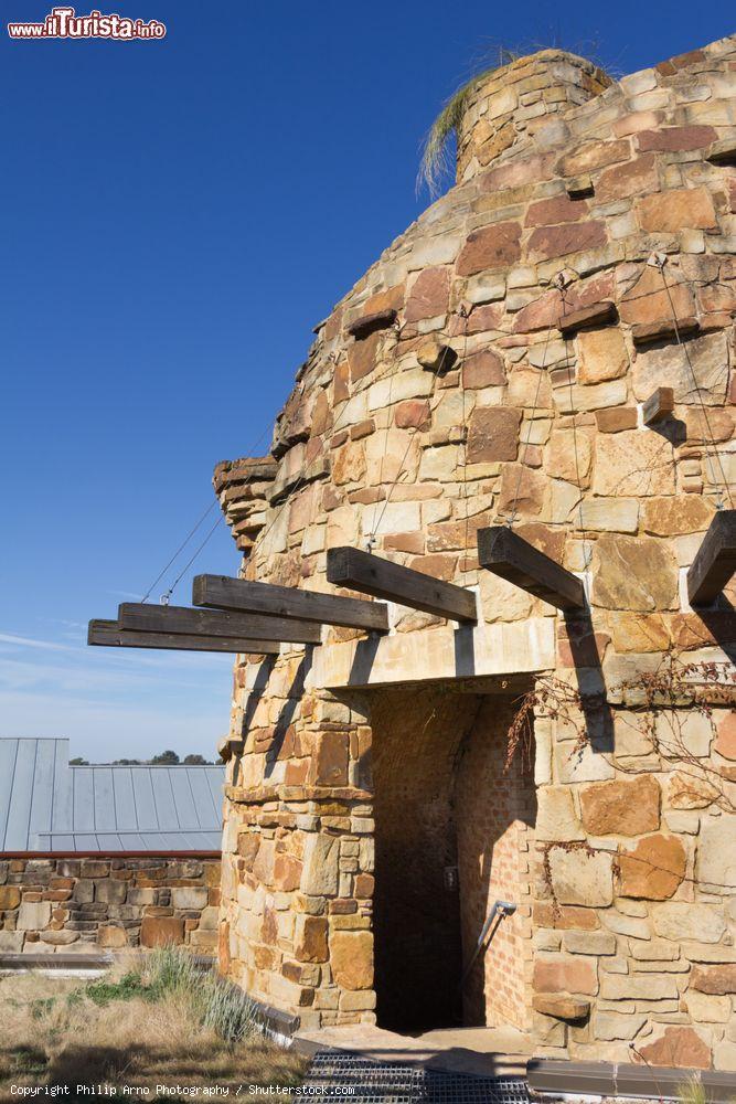 Immagine Austin, Texas: la Torre di San Antonio al Lady Bird Johnson Wildflower Center. Il Lady Bird è un giardino botanico statale che opsita più di 900 piante native di questo territorio - © Philip Arno Photography / Shutterstock.com