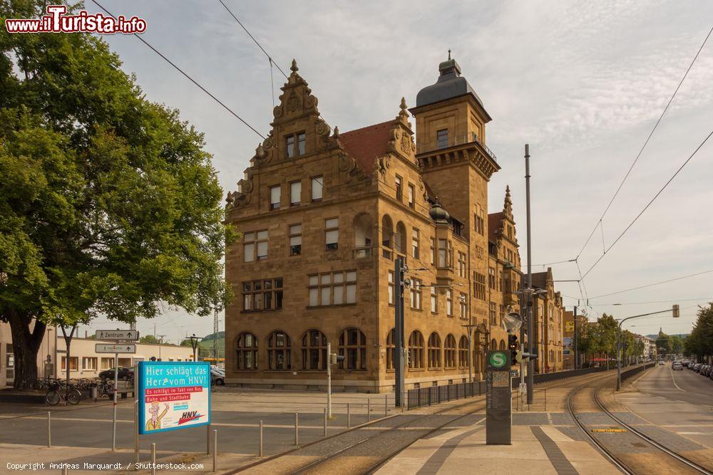 Immagine Bahnhofstrasse, il vecchio ufficio postale di Heilbronn. L'elegante edificio si trova vicino alla principale stazione della città; da qui si può raggiungere il centro dove c'è una grande zona commerciale - © Andreas Marquardt / Shutterstock.com
