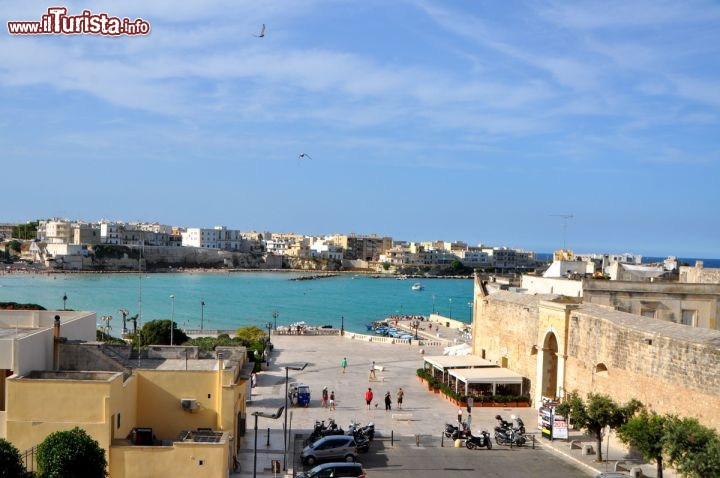 Immagine Baia di Otranto vista dal Castello le mura del borgo la spiaggia e la citta nuova