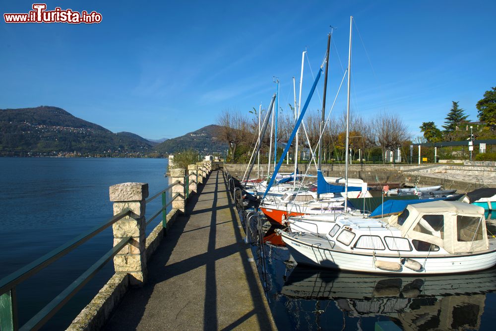 Immagine Baia e marina di Ranco sul Lago Maggiore in Lombardia