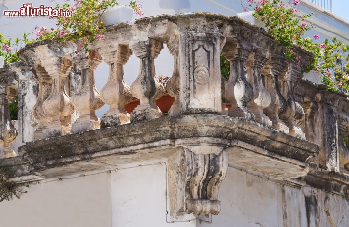 Immagine Balcone del Palazzo Delli Santi a Manfredonia - © Mi.Ti. / Shutterstock.com