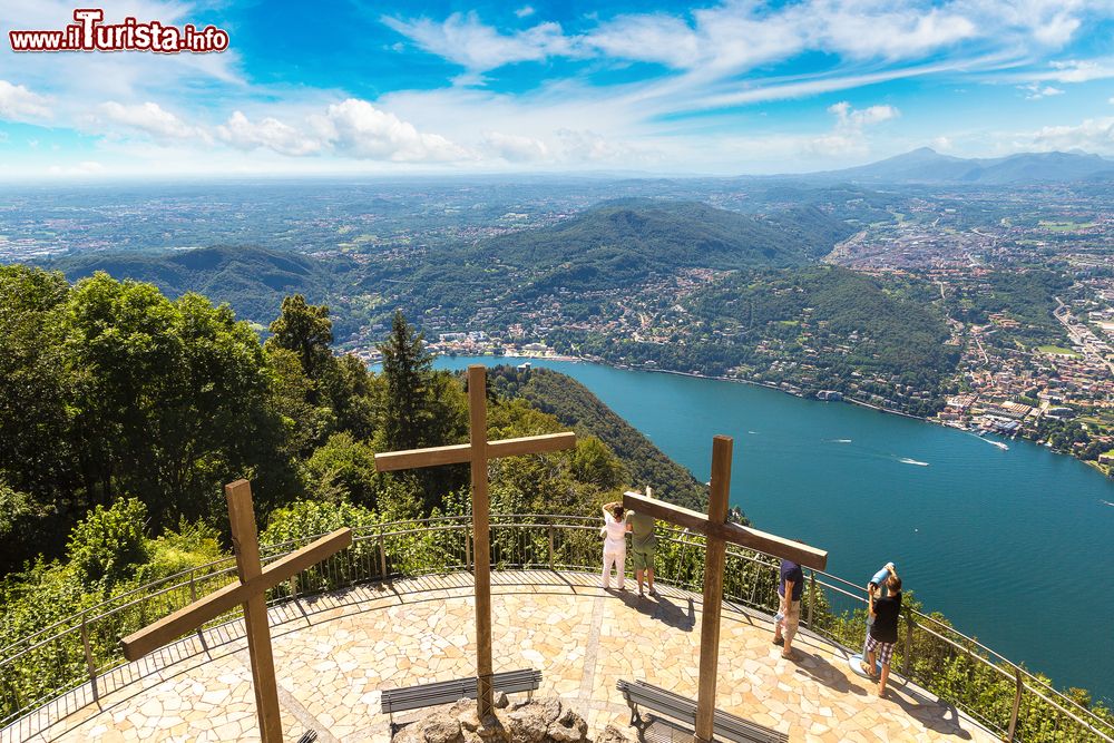 Immagine Un balcone panoramico sul Lago di Como a monte di Bellano in Lombardia