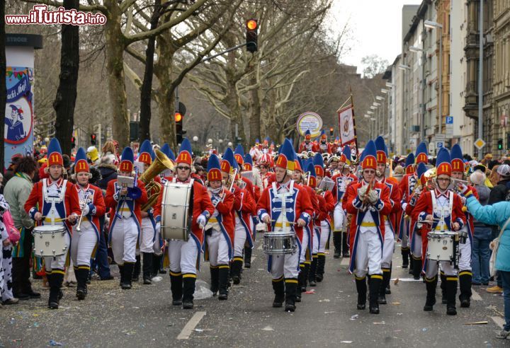 Immagine Una banda musicale al Carnevale di Magonza in Germania - © clearlens / Shutterstock.com