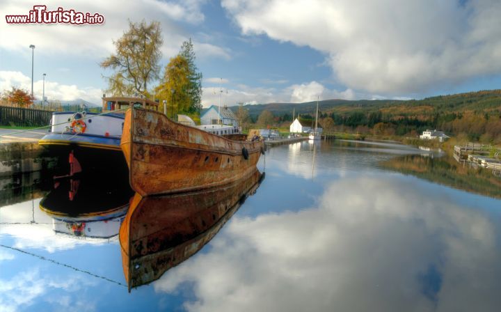 Immagine Barche lungo il canale Caledonian in Scozia - © Albert Nowicki / Shutterstock.com