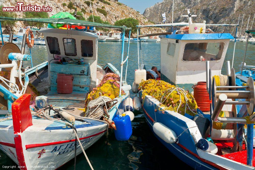 Immagine Barche da pesca al porto della città di Kalymnos, arcipelago del Dodecaneso (Grecia) - © agean / Shutterstock.com