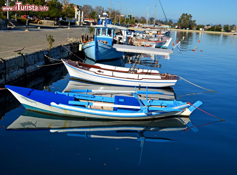 Immagine Barche da pesca al porto di Preveza, Grecia. Questa cittadina, situata nella periferia dell'Epiro, conta circa 30 mila abitanti.