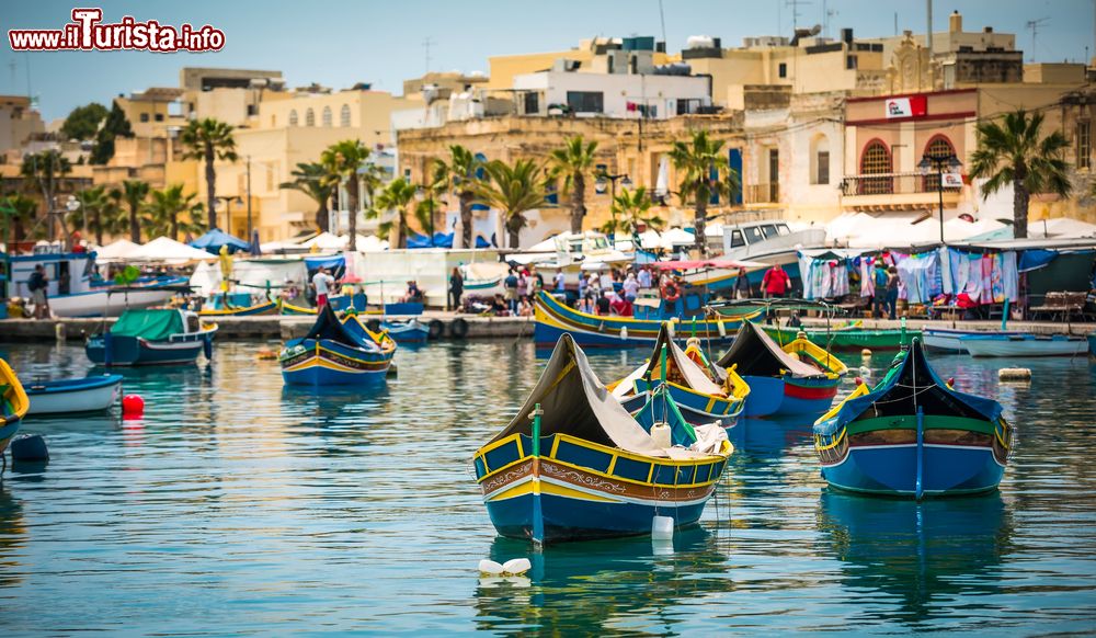 Immagine Barche da pesca nei pressi del mercato di Marsascala, isola di Malta.