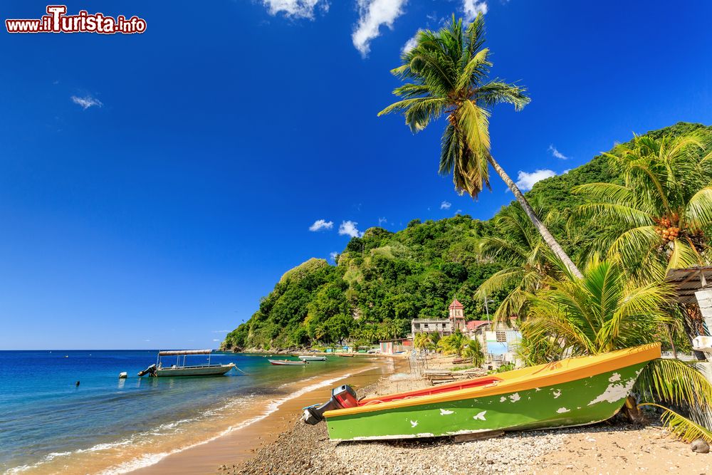 Immagine Barche nella spiaggia di Soufriere Bay vicino a Soufriére in Dominica