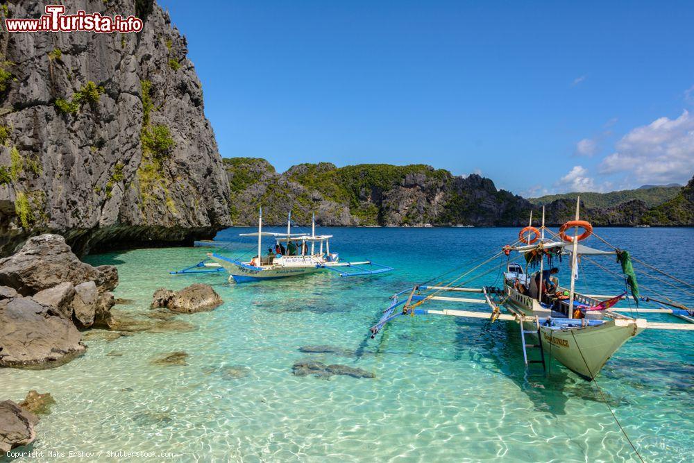 Immagine Barche nelle acque trasparenti del mare delle Filippine: siamo a El Nido, isola di Palawan - © Maks Ershov / Shutterstock.com