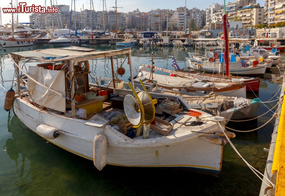 Immagine Barche ormeggiate al porto del Pireo, Atene (Grecia).