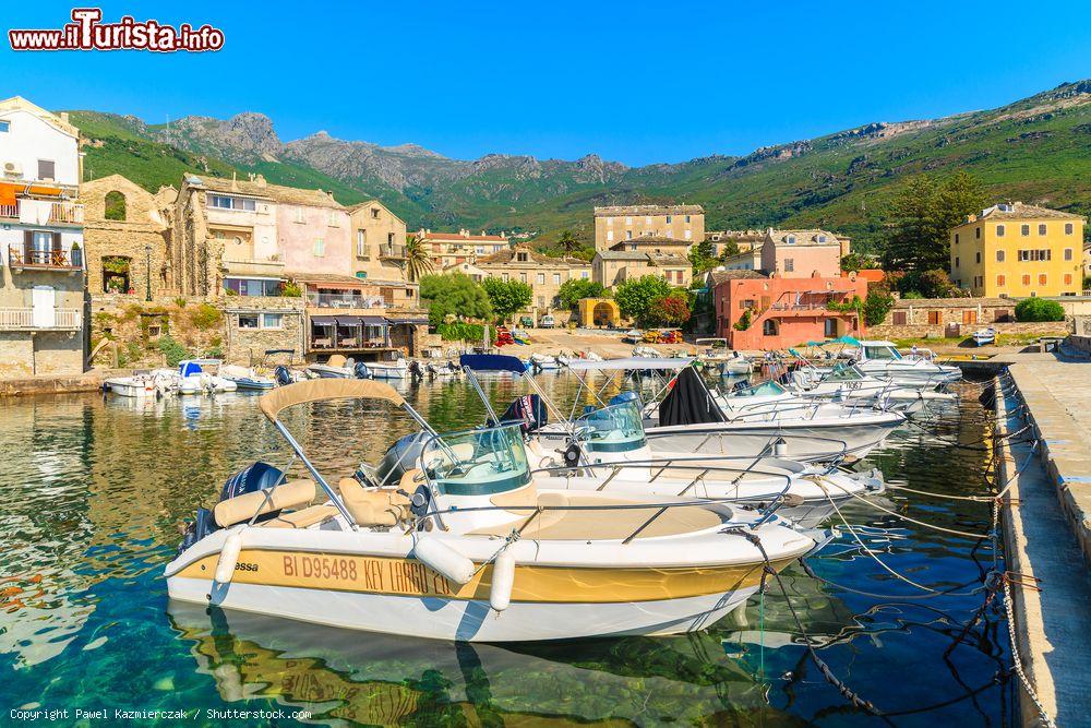 Immagine Barche ormeggiate al porto di Erbalunga, Corsica, Francia - © Pawel Kazmierczak / Shutterstock.com