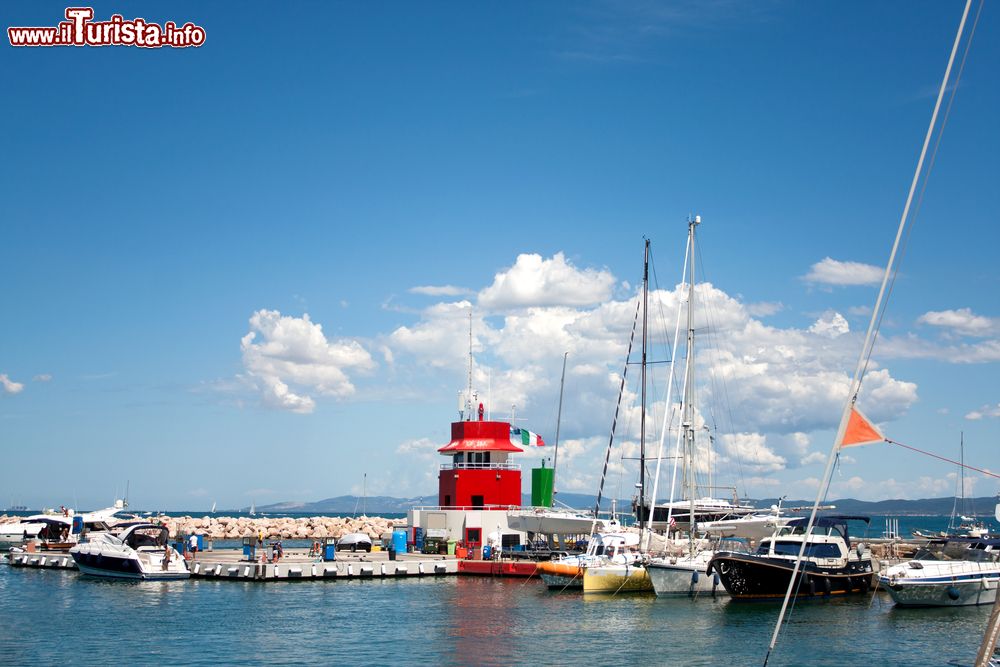 Immagine Barche ormeggiate al porto di Punta Ala, provincia di Grosseto, Toscana.