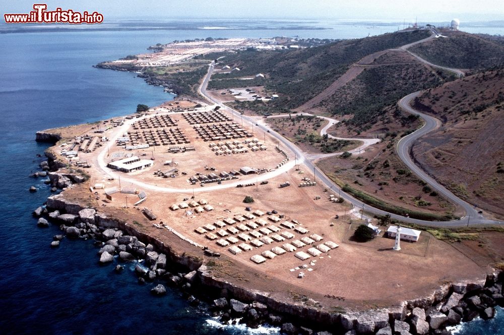 Immagine Una parte della base mlitare statunitense nella Baia di Guantánamo, Cuba. Il terreno fu concesso agli americani nel 1903 da un accordo firmato dal presidente Estrada.