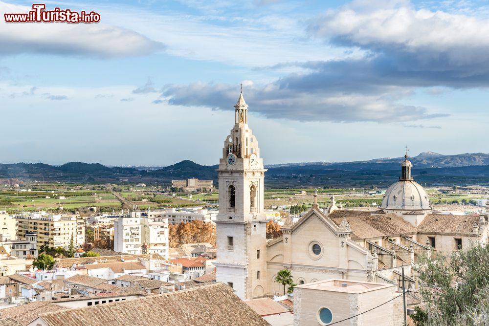 Immagine La basilica di Santa Maria di Xativa, Valencia, Spagna. Questa chiesa rinascimentale del XVI° secolo è stata oggetto di successive ristrutturazioni.