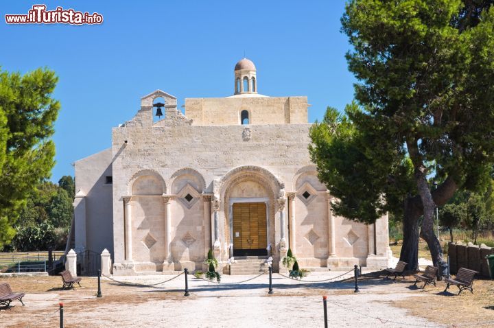 Immagine Basilica di Santa Maria Maggiore di Siponto, nel comune di Manfredonia in Puglia- © Mi.Ti. / Shutterstock.com