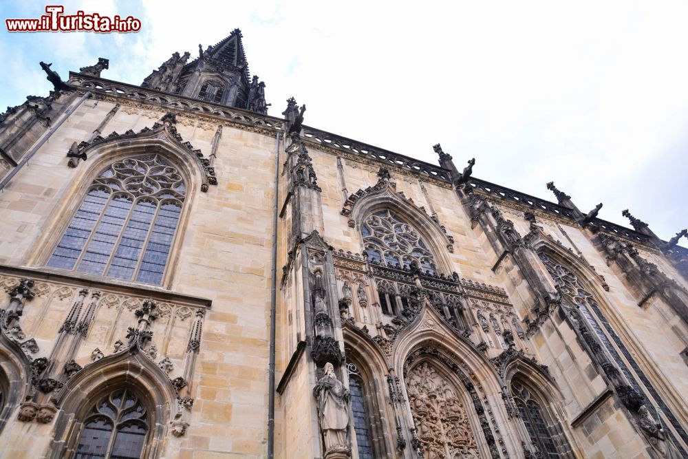 Immagine La basilica gotica di Nostra Signora nel centro storico di Donauworth, Baviera, Germania.