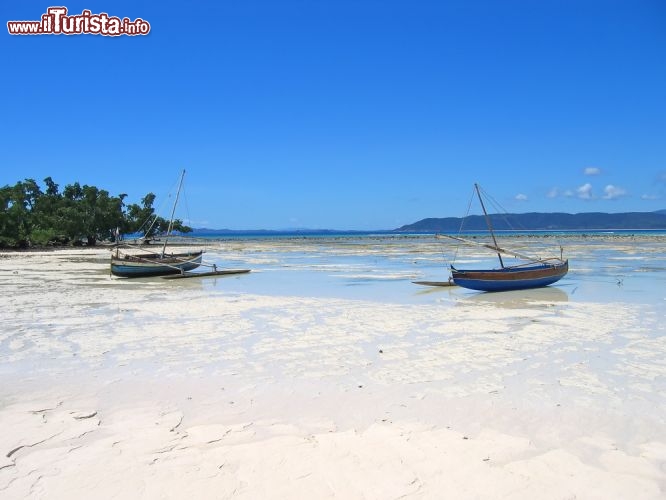 Immagine Bassa marea in spiaggia: ci troviamo sull'isola di Nosy Be, in Madagascar - © POZZO DI BORGO Thomas / Shutterstock.com