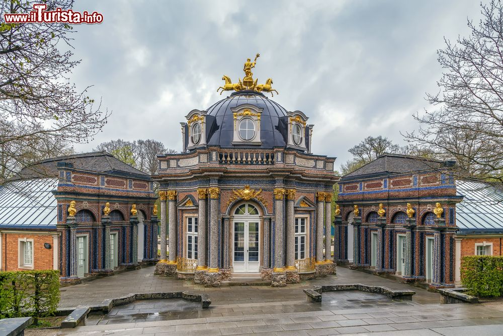 Immagine Bayreuth: il Tempio del Sole in una giornata nuvolosa dopo la pioggia (Germania).