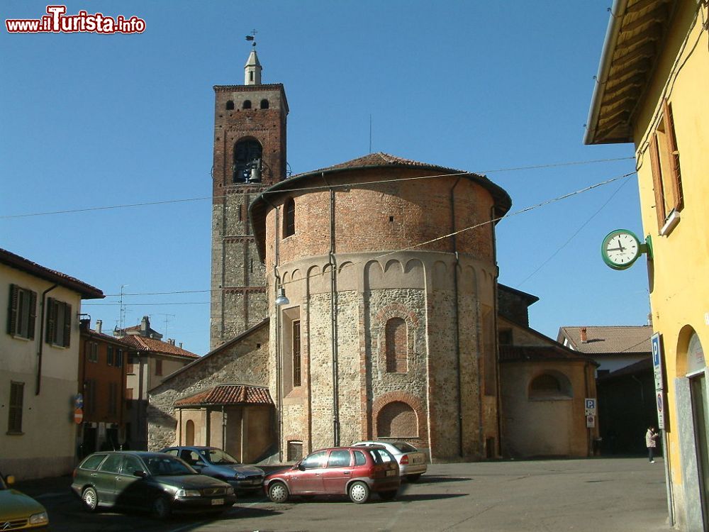 Immagine Una bella immagine di Piazza Castellana a Vimercate, Lombardia CC BY-SA 2.5, Collegamento