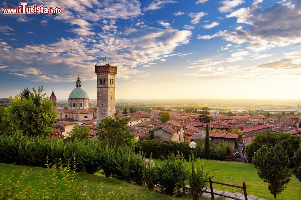 Immagine Bellissimo tramonto a Lonato del Garda in provincia di Brescia, Lombardia