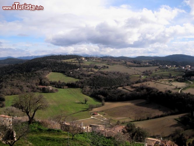 Immagine Belvedere di Amelia, con panorama delle colline in provincia di Terni, in Umbria.