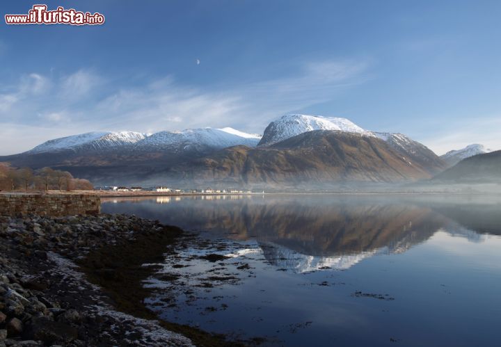 Immagine Il monte Ben Nevis fotografato dal Caledonian Canal in Scozia - © John A Cameron / Shutterstock.com