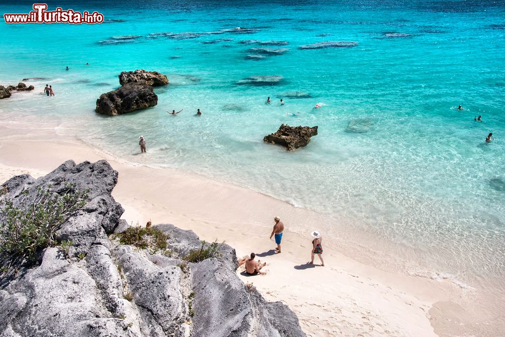 Immagine Bermuda Beach nella Horseshoe Bay, Hamilton. Sabbia finissima e acqua cristallina per questa spiaggia dell'isola di Bermuda.