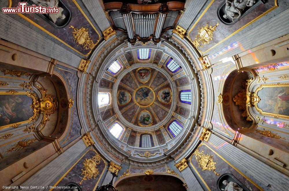 Immagine Besancon, Francia: veduta dal basso della cupola della cappella di Nostra Signora del Rifugio  - © Denis Costille / Shutterstock.com